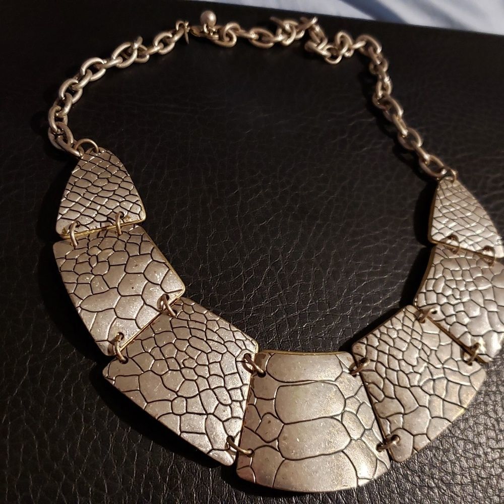Fashion Jewelry: Unique Chunky Statement Silver Necklace. - Picture 1 of 3